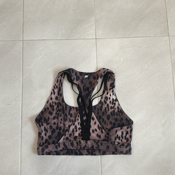 Gorgeous Fabletics print outfit for all work outs! - Picture 4 of 4